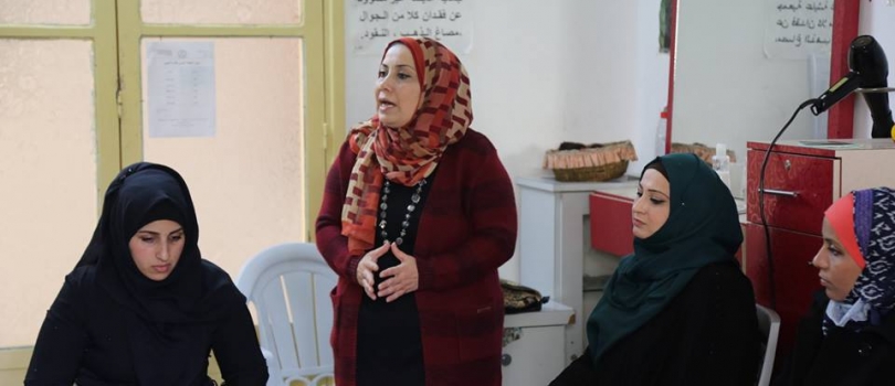 جلسة  توعوية ضمن سلسله من الجلسات المستمرة بعنوان " التربية الايجابية "